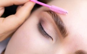 کاشت ابرو در پوستهای چرب